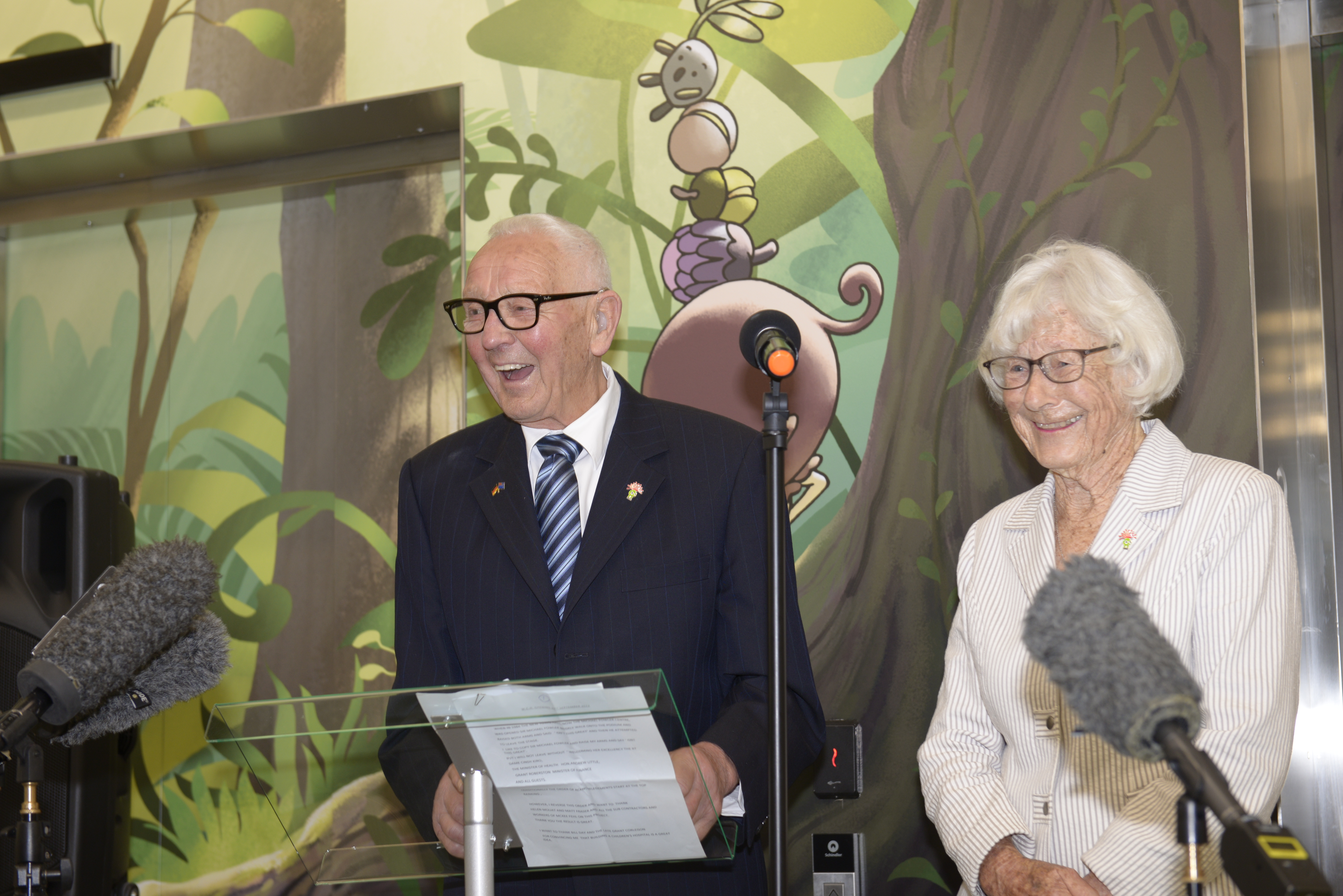 Sir Mark Dunajtschik and Dorothy Spotswood open the new children's hospital.